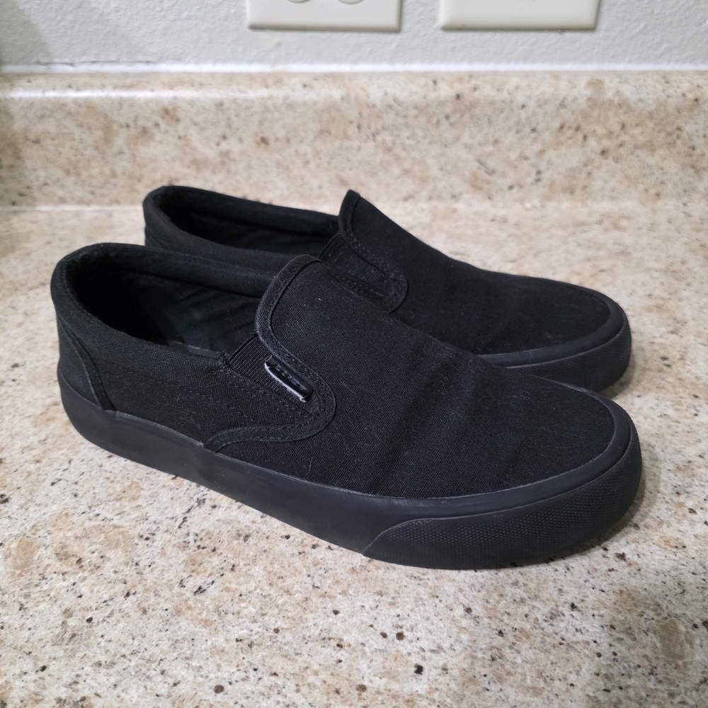 Lugz womans slip on black shoes sz 8